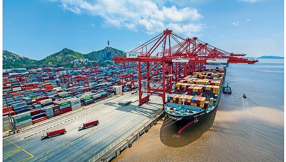 中远海能半年预亏超2亿 油轮业驶入至暗时刻?