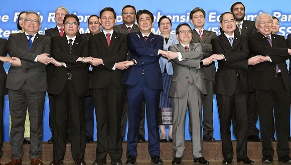 日本加快推动中日印东盟达成自贸协议:要让美国感到焦虑