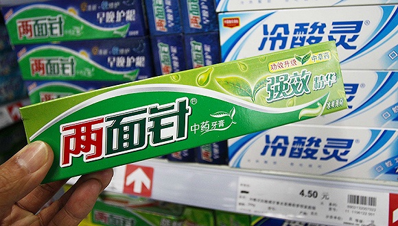世界博彩大亨 金融业应立即清醒 过度依赖房地产业是没有出路的