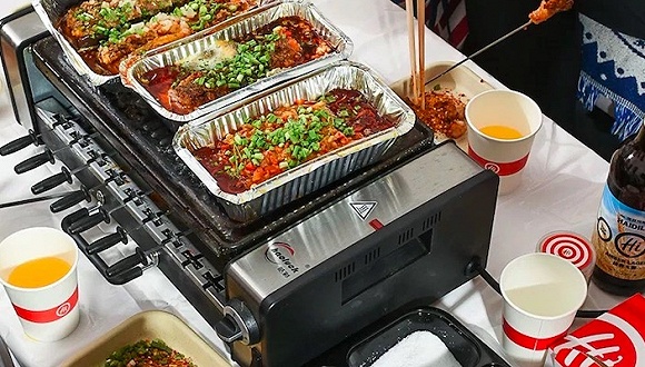 海底捞悄悄开通了烧烤外卖 这是要抢大排档的