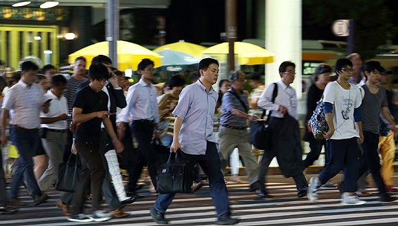 日本东京,街头行人.图片来源:视觉中国 21.190  0.75  3.67%