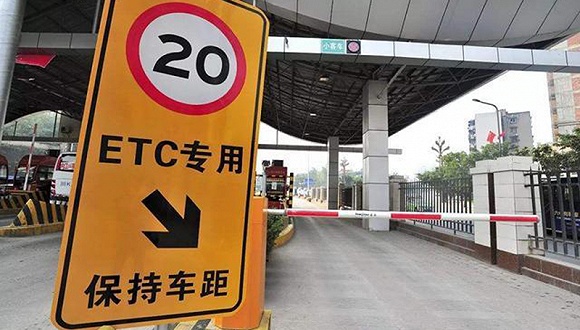 cq9试玩平台|这位老爸去儿子学校反串“埃及艳后”| 什么样的爸爸让孩子更有幸福感?
