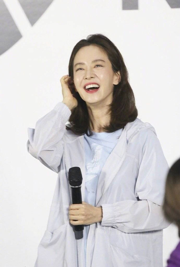 宋智孝现身深圳为三星宣传造势 网友蜂拥围观拍照