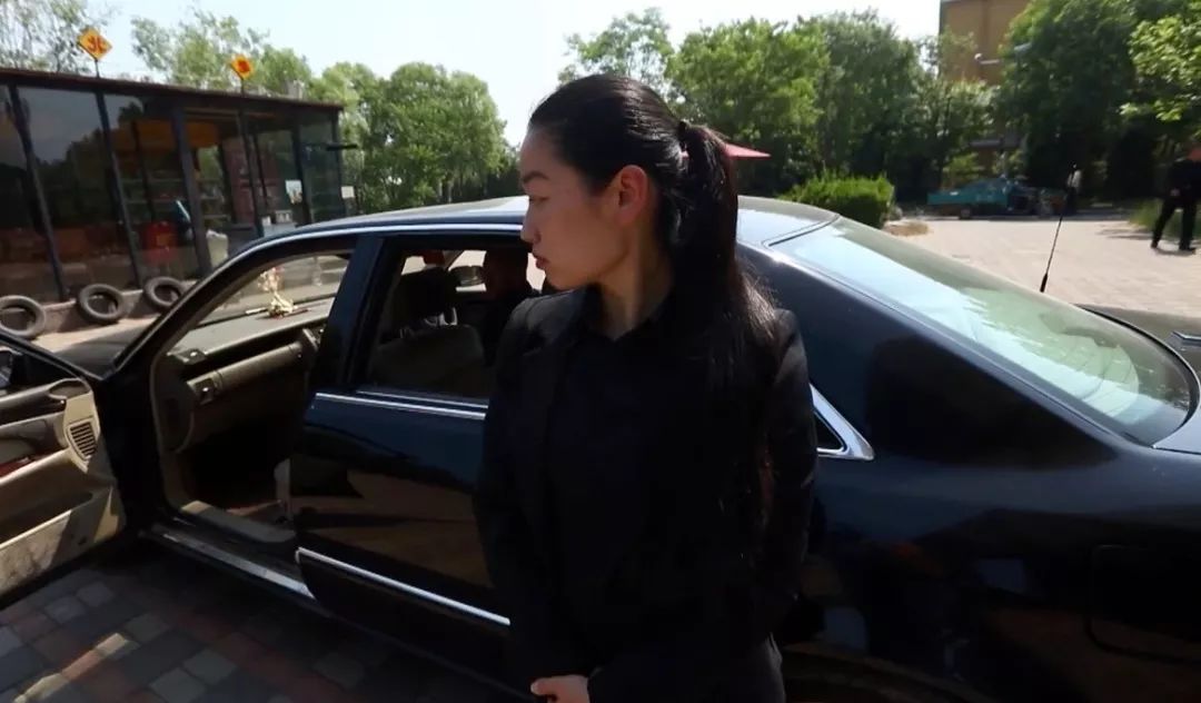 看到这群摸爬滚打的中国女孩 海外网友说:太酷