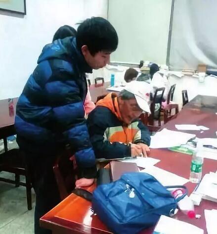 扫地神僧再现,这位保洁员为考研学子讲解6年高