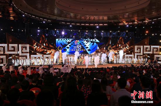 北京国际电影节开幕式开场的大型歌舞《相聚北京》。 <a target='_blank' href='http://www.chinanews.com/' >中新网</a>记者 翟璐 摄 合拍影片如何做到“内外兼修” 中外知名电影人在京支招