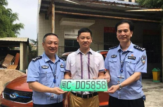 泉州首副新能源汽车专用号牌昨亮相