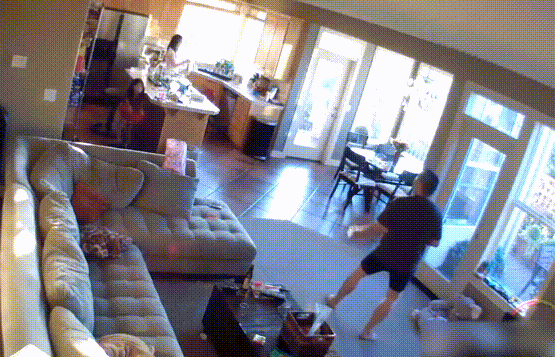 你是不是忘记怎么坐上轮椅的了 动图 换担架吧这次