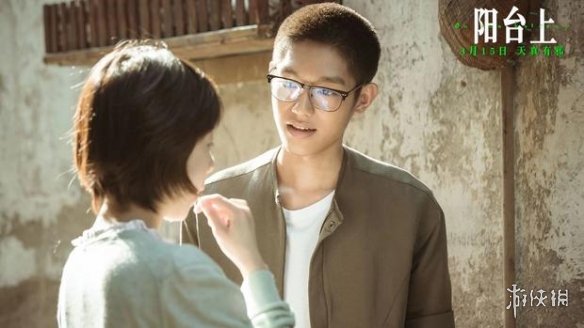 张猛执导 周冬雨出品!电影《阳台上》曝光新MV《罗马尼亚姑娘》