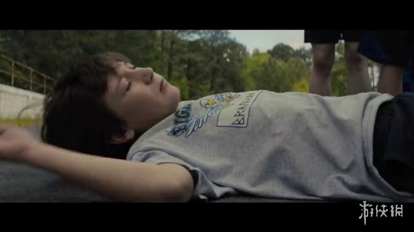 黑暗版超人电影《灵异乍现》预告邪恶超人现身 校园霸凌让