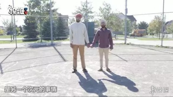 十指紧扣,充满爱意!印度男人们手拉手走路并非搞基