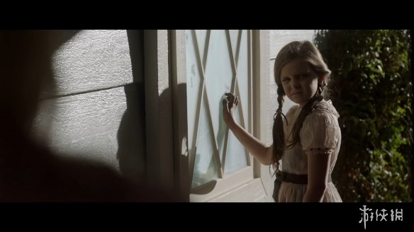 温子仁《安娜贝尔3》中字预告 被窝里惊现恐怖鬼娃娃