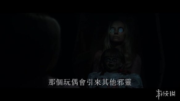 温子仁《安娜贝尔3》中字预告 被窝里惊现恐怖鬼娃娃