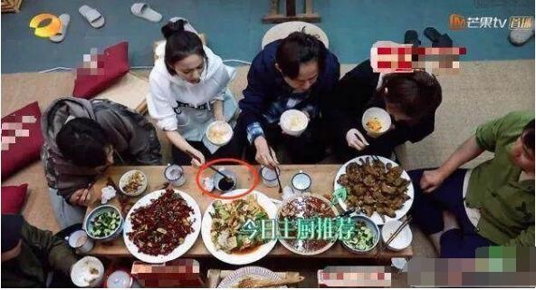 佟丽娅穿短裤腿型变奇怪 网友：这裤子到底有多短