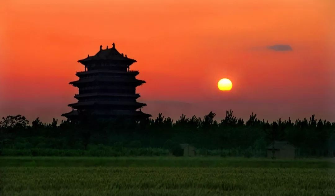 晴川历历汉阳树,芳草萋萋鹦鹉洲.日暮乡关何处是?烟波江上使人愁.