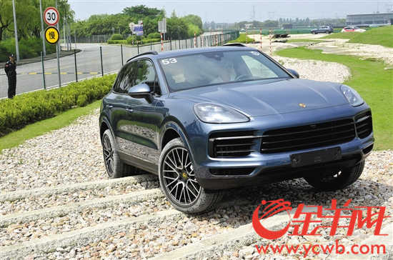 上场能赛车下场可越野 试驾全新保时捷卡宴Cayenne
