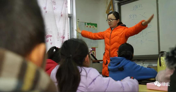 陕西校长爷爷：在家办学堂27年 卖米补贴办学开支