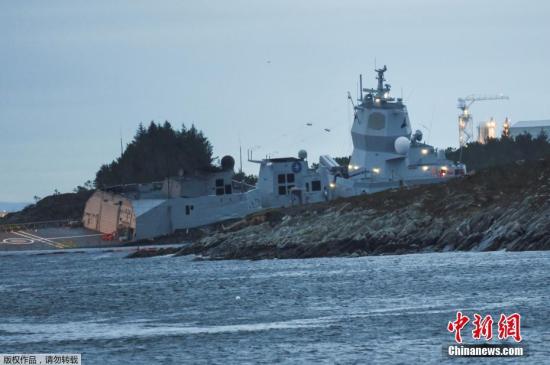 當地時間11月8日,挪威海軍一艘護衛艦與一艘油輪在挪威Oygarden水域海岸附近相撞,造成7人受輕傷。據報道,發生事故的海軍軍艦上有137人,油輪上有23人,傷者主要是油輪的船員。救援隊伍表示,目前暫無油輪受損或泄露的消息。