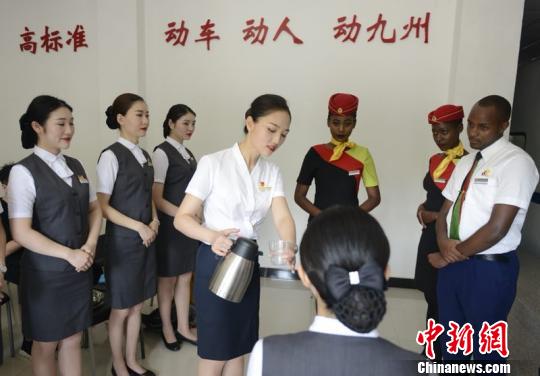 肯尼亚动姐赴武汉铁路部门学习中国服务标准