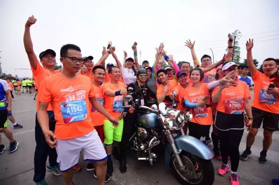 2018年古镇镇半程马拉松公开赛今天精彩开跑