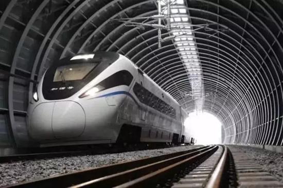 广深港高铁试运行:广州到香港西九龙站仅78分