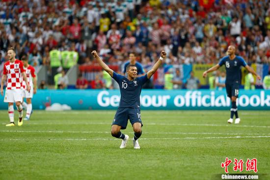 图为姆巴佩庆祝胜利。 <a target='_blank' href='http://www.chinanews.com/'>中新社</a>记者 富田 摄