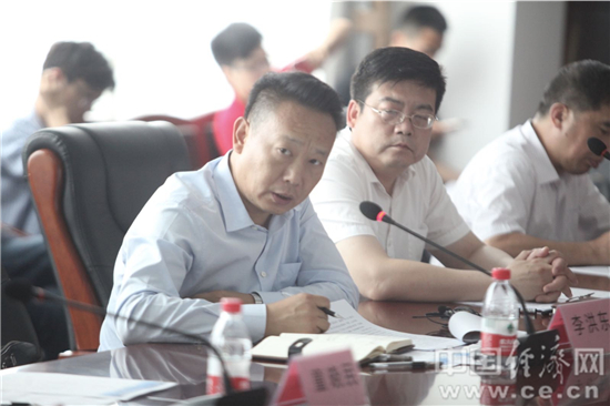 天津静海区委常委,天津子牙经济技术开发区党工委书记李洪东发言.