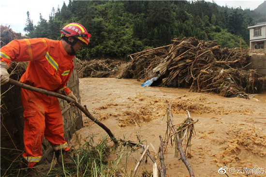 麻栗坡洪水泥石流灾害救援：消防搜救转移28人