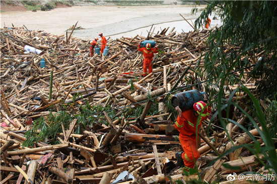 麻栗坡洪水泥石流灾害救援：消防搜救转移28人