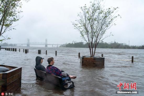 飓风吹袭美国局地进入灾难状态 民众:救救我