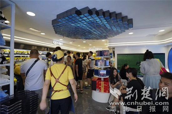 聚焦全国重点网络媒体湖北行:走进卤味巨头周