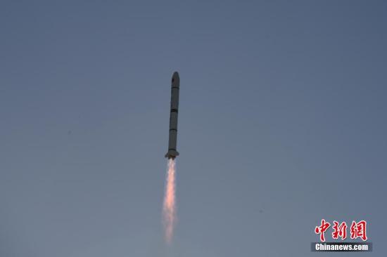 北京时间10月29日8时43分,中国在酒泉卫星发射中心用长征二号丙运载火箭,成功发射中法合作研制的首颗卫星——中法海洋卫星。<a target=