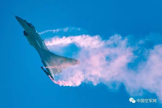 中国歼10战机20年都有经历了什么:从首飞到过