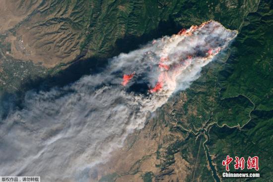  11月11日消息，美国宇航局公布11月8日和11月9日加州山火的卫星图。