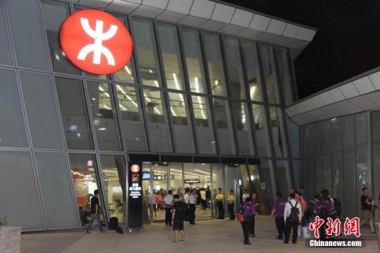 香港商报:高铁出行受港人热捧 逐渐融入市民生活