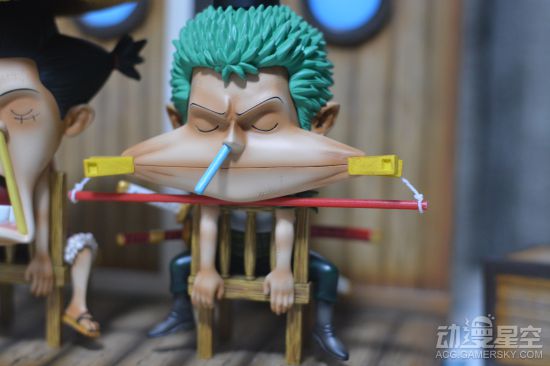 《海贼王》搞笑手办开箱 美女剑豪带着肉来了!