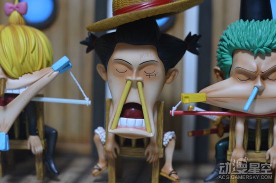 《海贼王》搞笑手办开箱 美女剑豪带着肉来了!