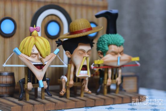 《海贼王》搞笑手办开箱 美女剑豪带着肉来了!