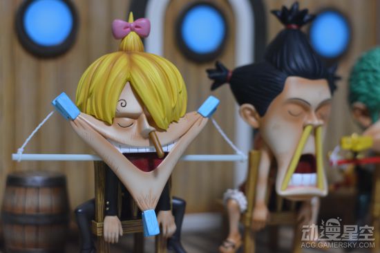 《海贼王》搞笑手办开箱 美女剑豪带着肉来了!