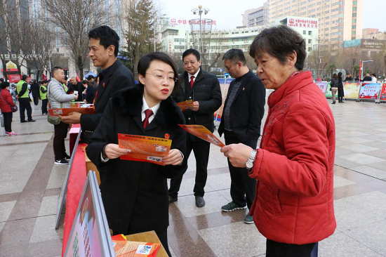 宝鸡中院组织开展学雷锋志愿者服务活动