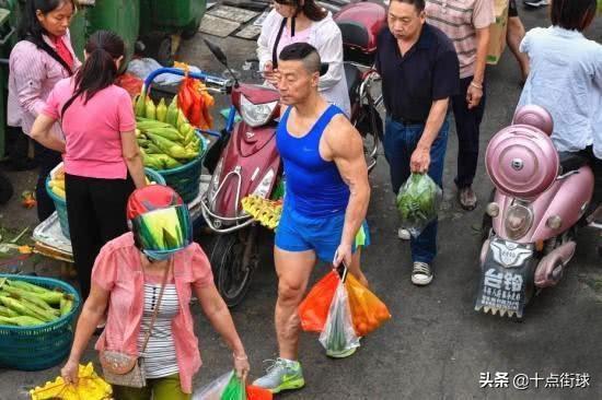 同是七旬老汉，武汉健身达人身材不输施瓦辛格！