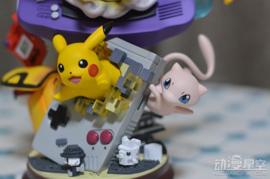 《精灵宝可梦》特制GBA手办 皮卡丘从游戏里蹦出来