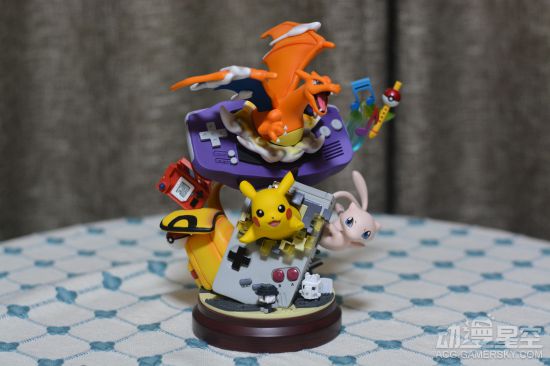 《精灵宝可梦》特制GBA手办 皮卡丘从游戏里蹦出来
