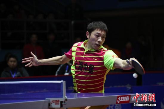 资料图：2018-2019中国乒乓球俱乐部超级联赛男团第15轮比赛正式展开，图为许昕在比赛中。中新社记者 刘占昆 摄