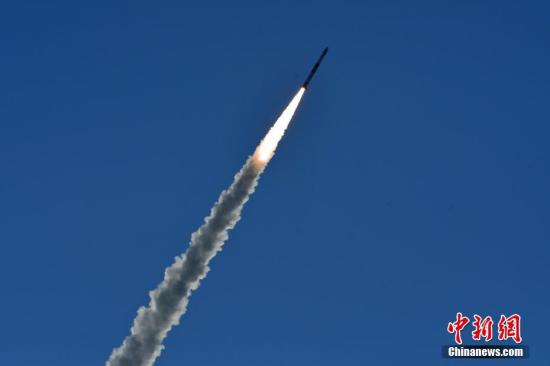 资料图：北京时间8月31日7时41分，中国快舟一号甲火箭成功实施“一箭双星”发射。刘曙松 摄