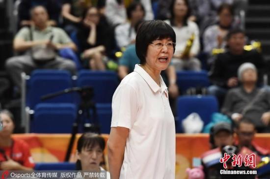 資料圖:2018年世錦賽,郎平在場邊指揮。圖片來源:Osports全體育圖片社