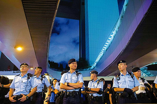 香港警队计划招兵买马 千名退休警员“回巢”