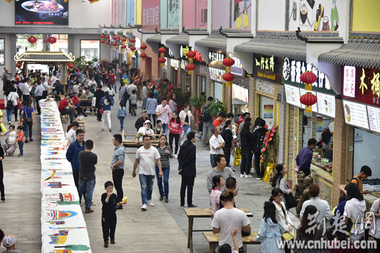 武汉首义园美食文化街涅盘重生 致力打造汉味