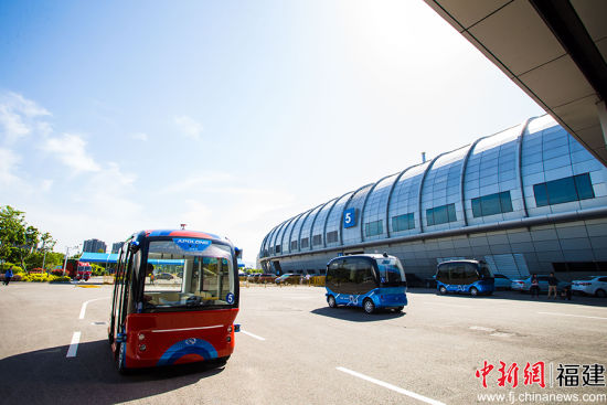 国内首款无人驾驶巴士"阿波龙"今年7月金龙集团量产