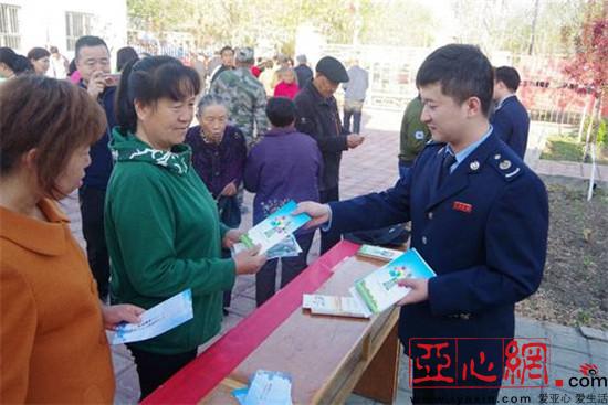 新疆乌苏市工作队化身宣讲员 百姓创业有了定